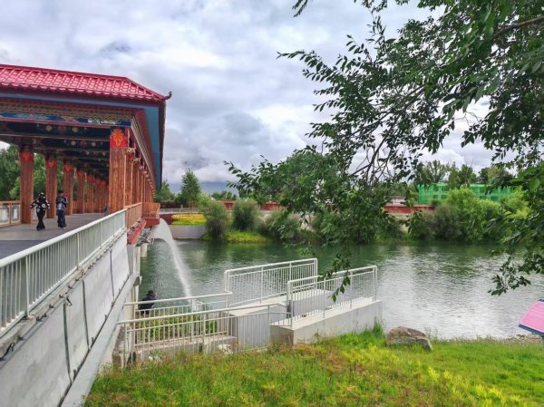 专业配资股票 水润山绿 看拉萨河岸新美景