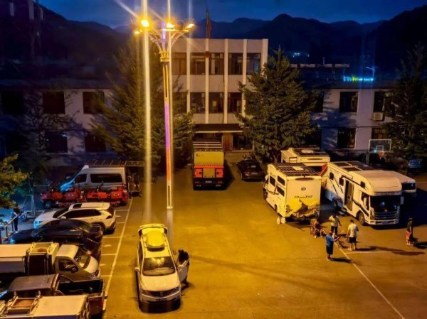 低息配资 辽宁丹东：政府大院成了游客露营地，洗衣做饭都随意